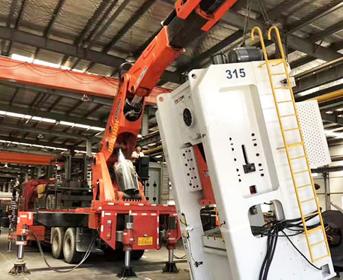 青岛崂山附近随车吊出租，轻松解决运输难题