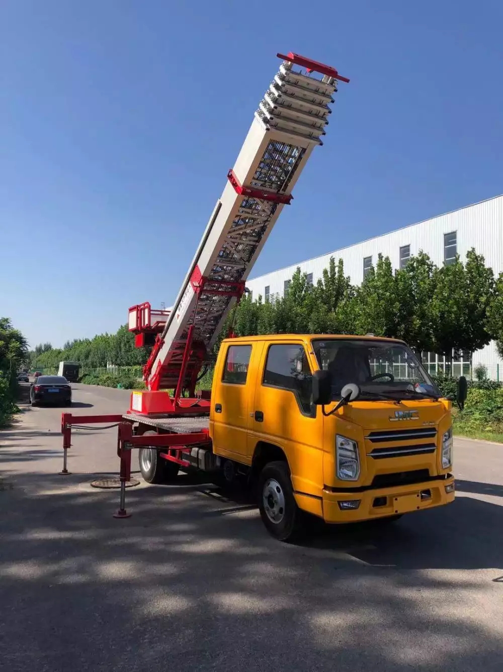 青岛崂山附近的云梯车出租服务：轻松解决高空作业需求