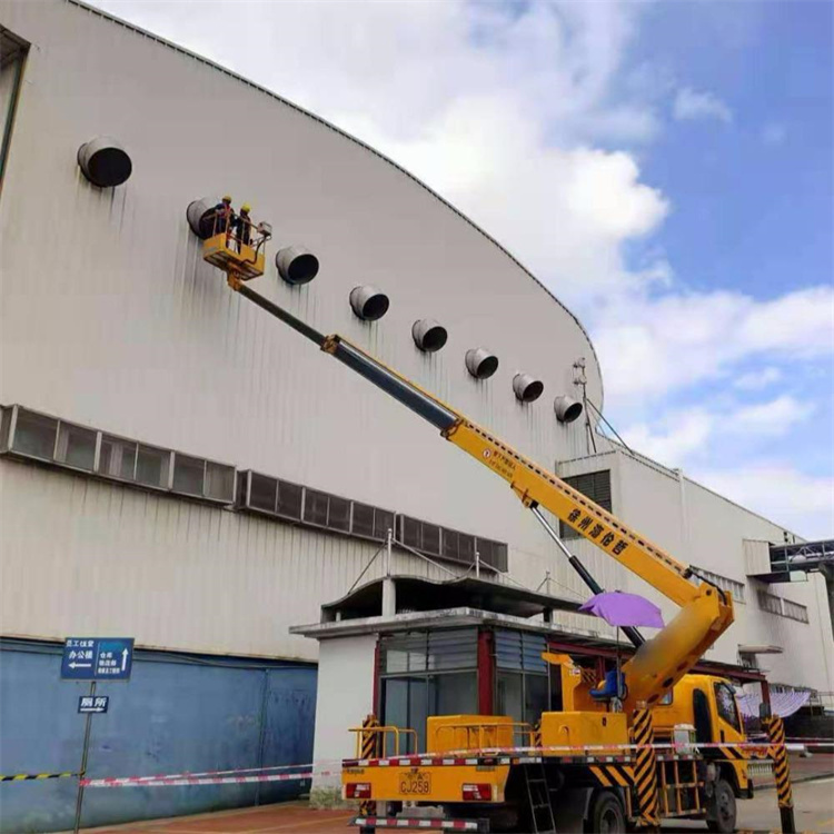 青岛崂山高空作业车出租服务：专业广告牌安装解决方案