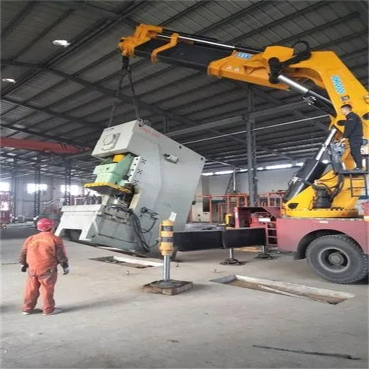 青岛崂山80吨折臂吊车出租附近电话